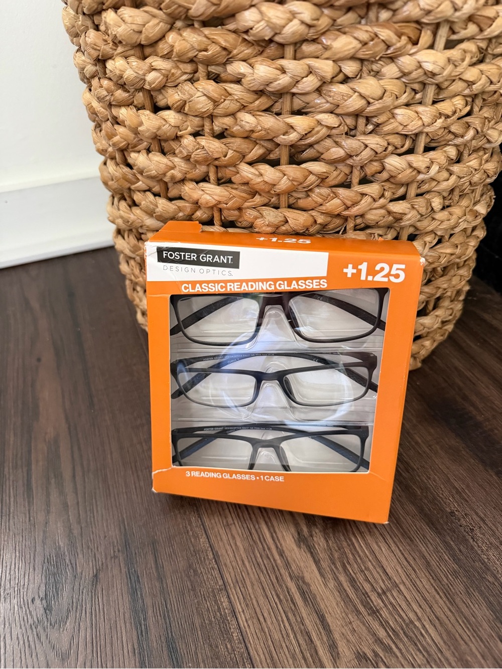 Foster Grant Design Optics Reading Glasses+1.25 new